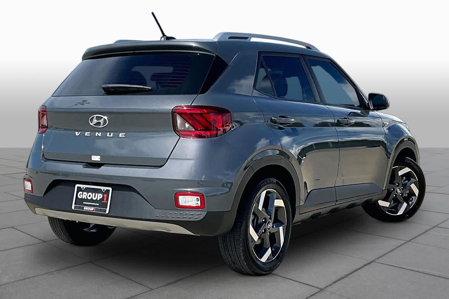 2025 Hyundai Venue SEL - Photo 13