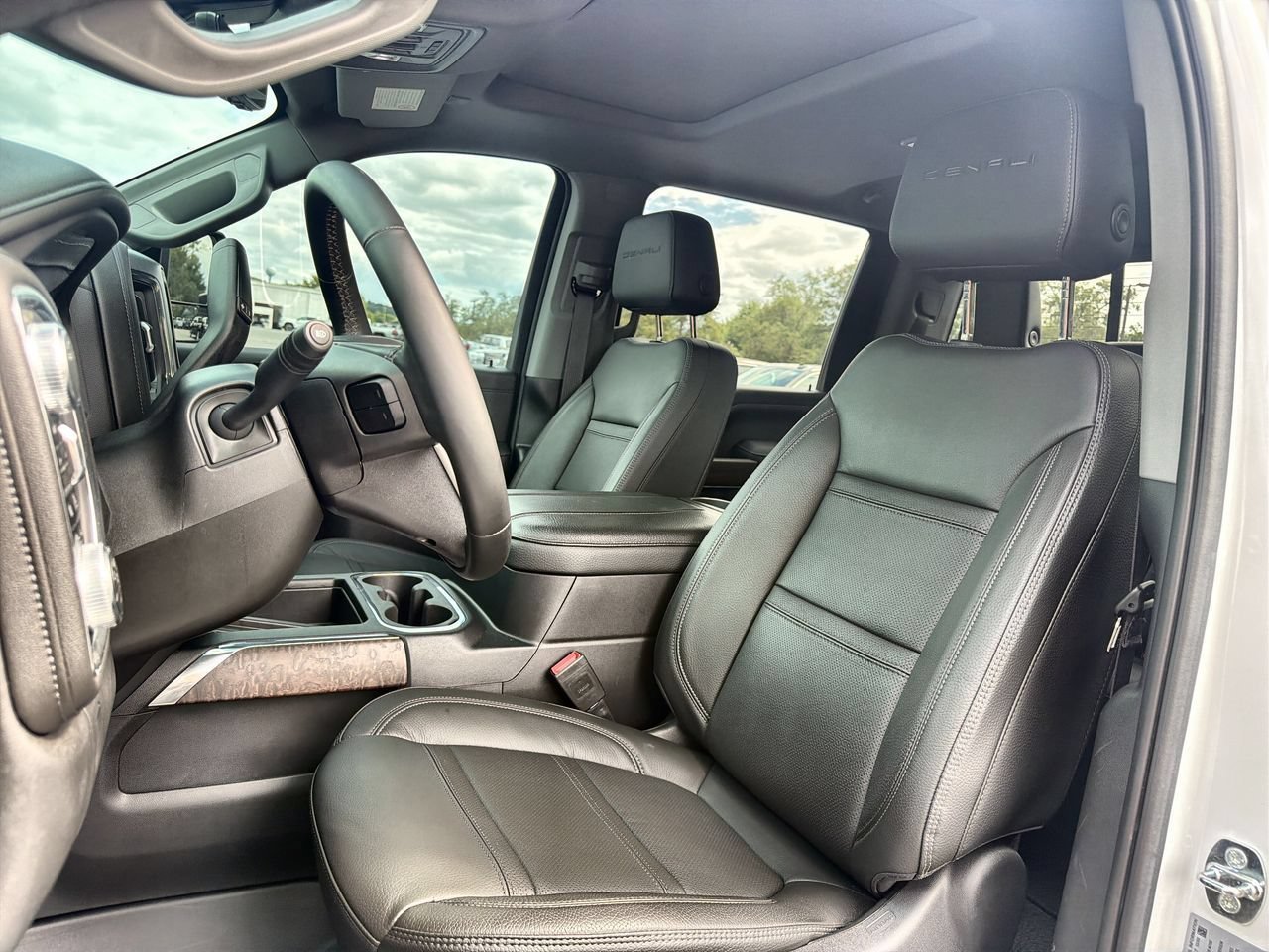 Used 2023 SUMMIT WHITE GMC Denali image 16