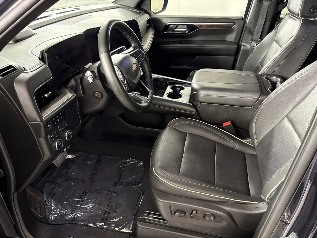 Used 2025 Gray Chevrolet Premier image 32