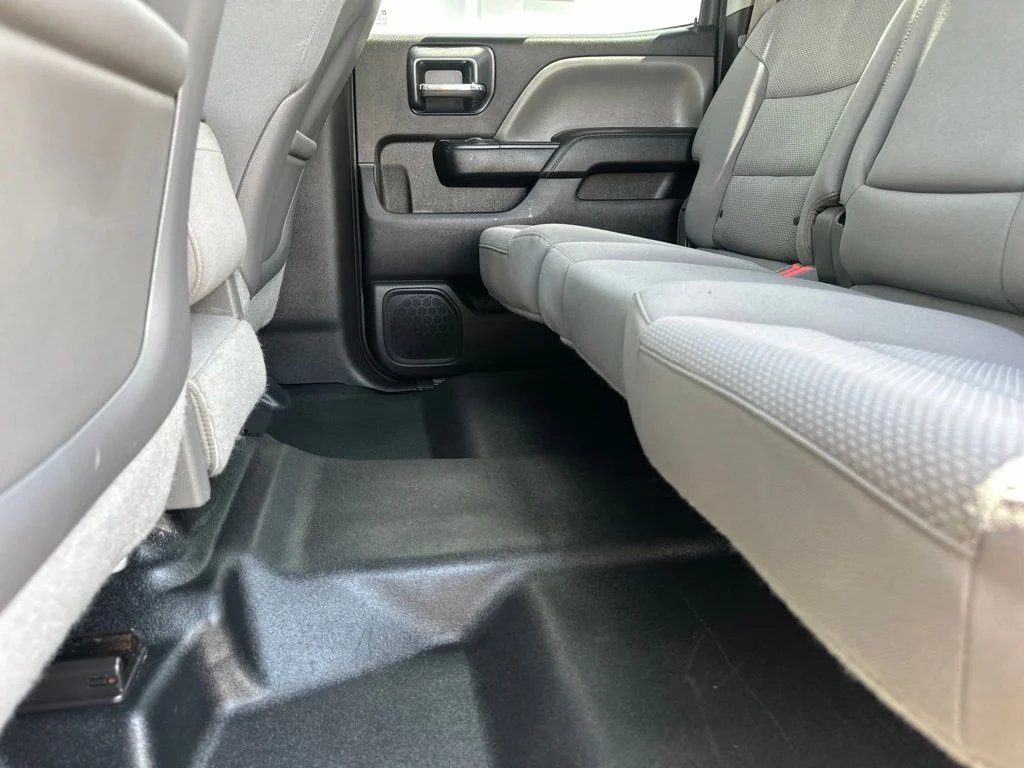 Used 2015 White Chevrolet Work Truck image 18