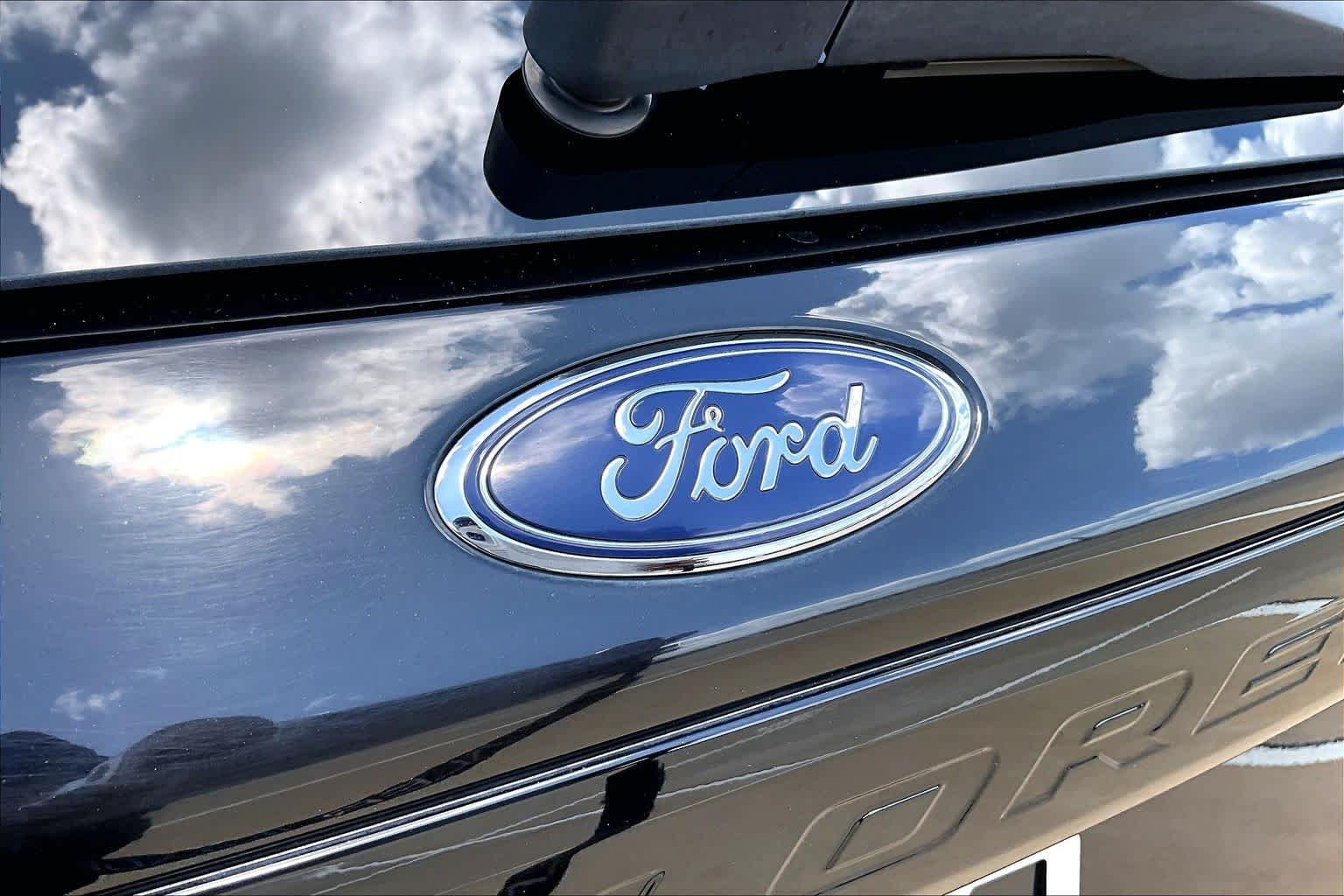 Used 2022 Agate Black Metallic Ford ST-Line image 31
