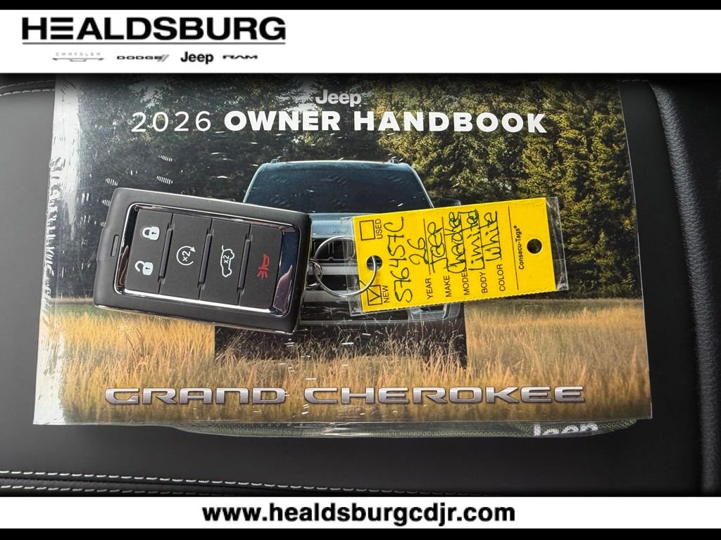 New 2026 Bright White Clear-Coat Exterior Paint Jeep Limited image 30