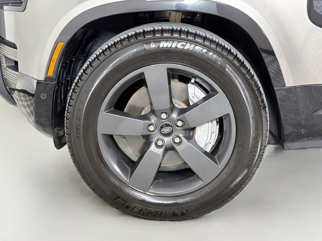 Used 2022 Gold Land Rover X-Dynamic S image 32