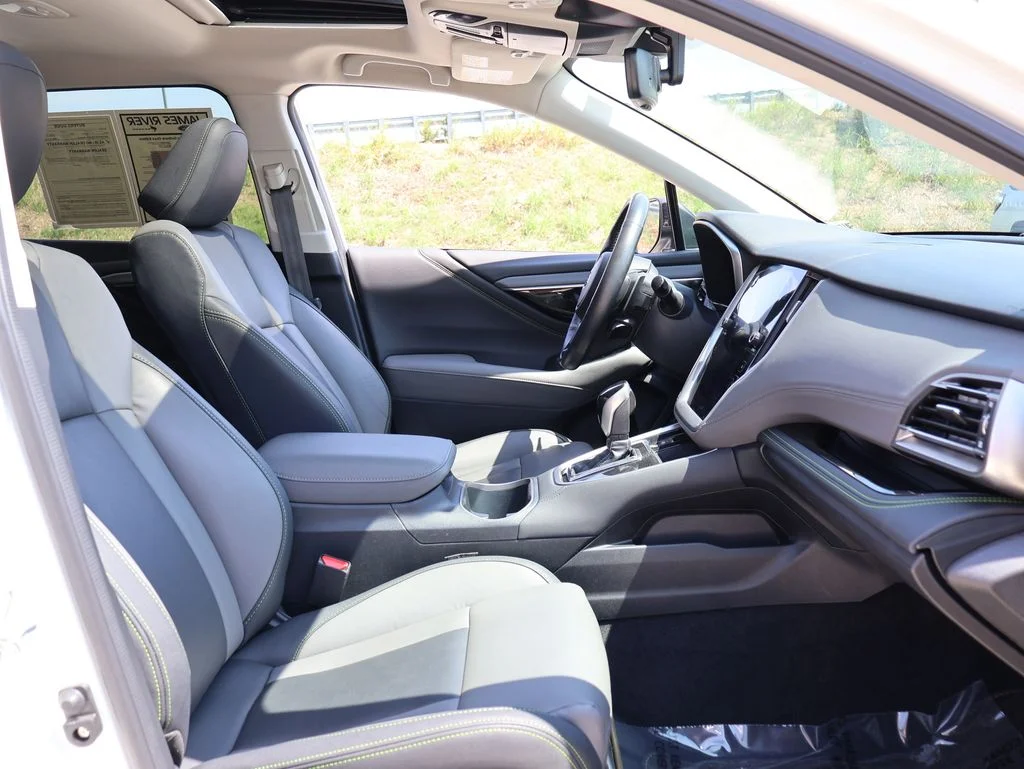 Used 2025 White Subaru Onyx Edition image 8