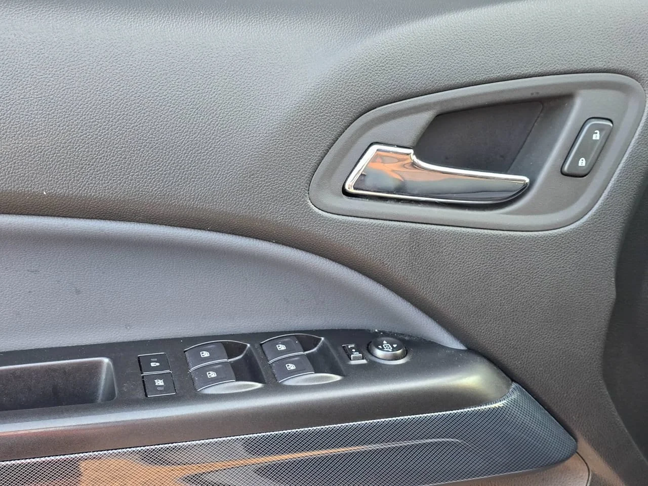 Used 2022 Summit White Chevrolet Z71 image 9