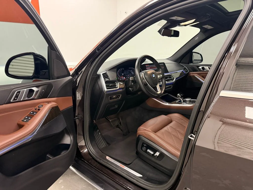Used 2023 Brown BMW xDrive40i image 9