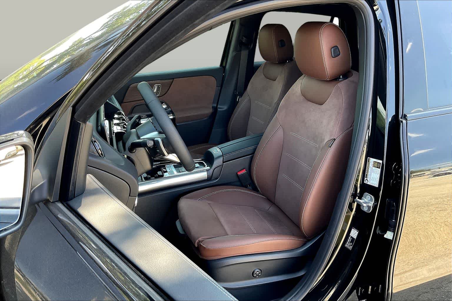 Used 2026 Cosmos Black Metallic Mercedes-Benz GLA 250 image 13