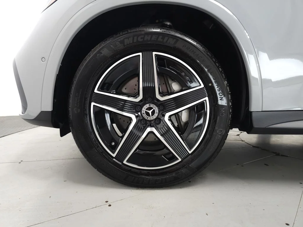 Certified Used 2026  Mercedes-Benz GLC 300 image 36
