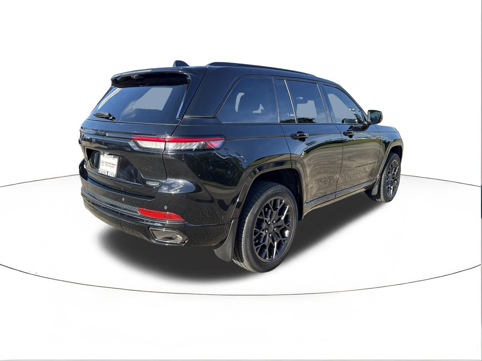 Used 2025 Diamond Black Crystal Pearlcoat Jeep Summit Reserve image 3