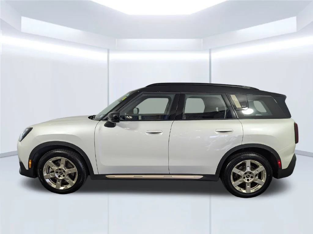 Certified Used 2025 White MINI Signature Plus image 23