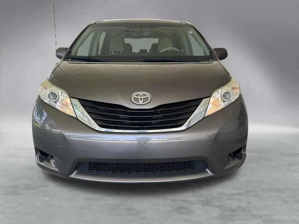 Used 2014 Gray Toyota LE image 12