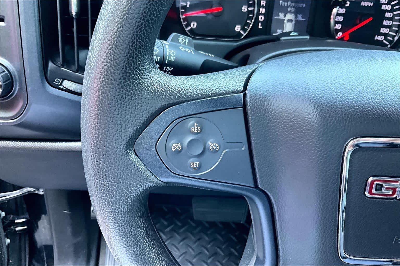 Used 2018 Onyx Black GMC  image 22
