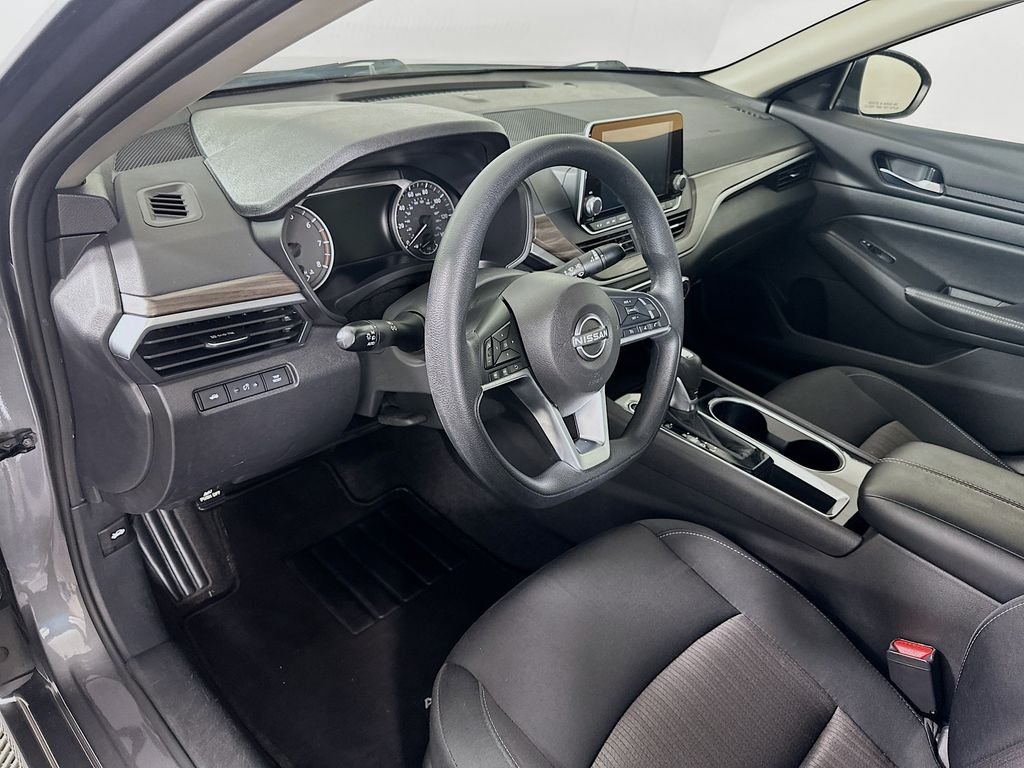 Used 2024 Gun Metallic Nissan 2.5 SV image 9