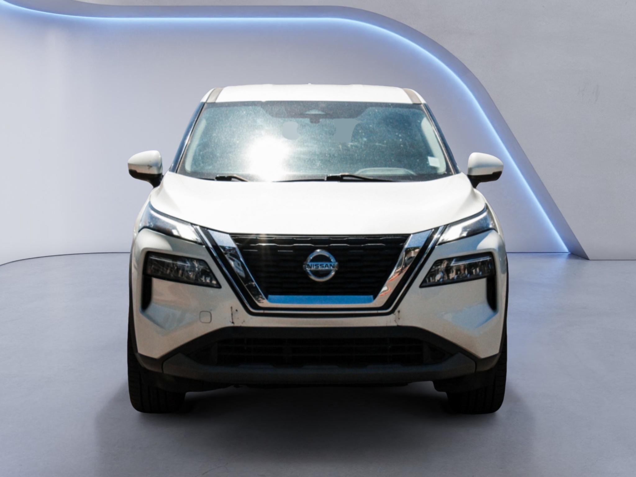 Used 2021 Pearl White Tricoat Nissan SV image 2