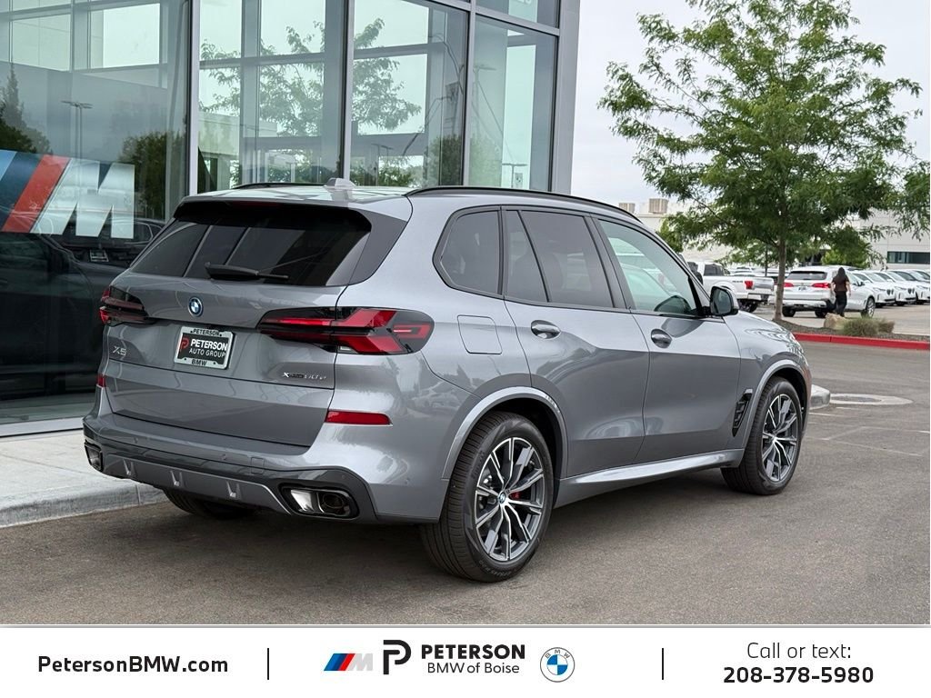 New 2026 Skyscraper Grey Metallic BMW xDrive50e image 5