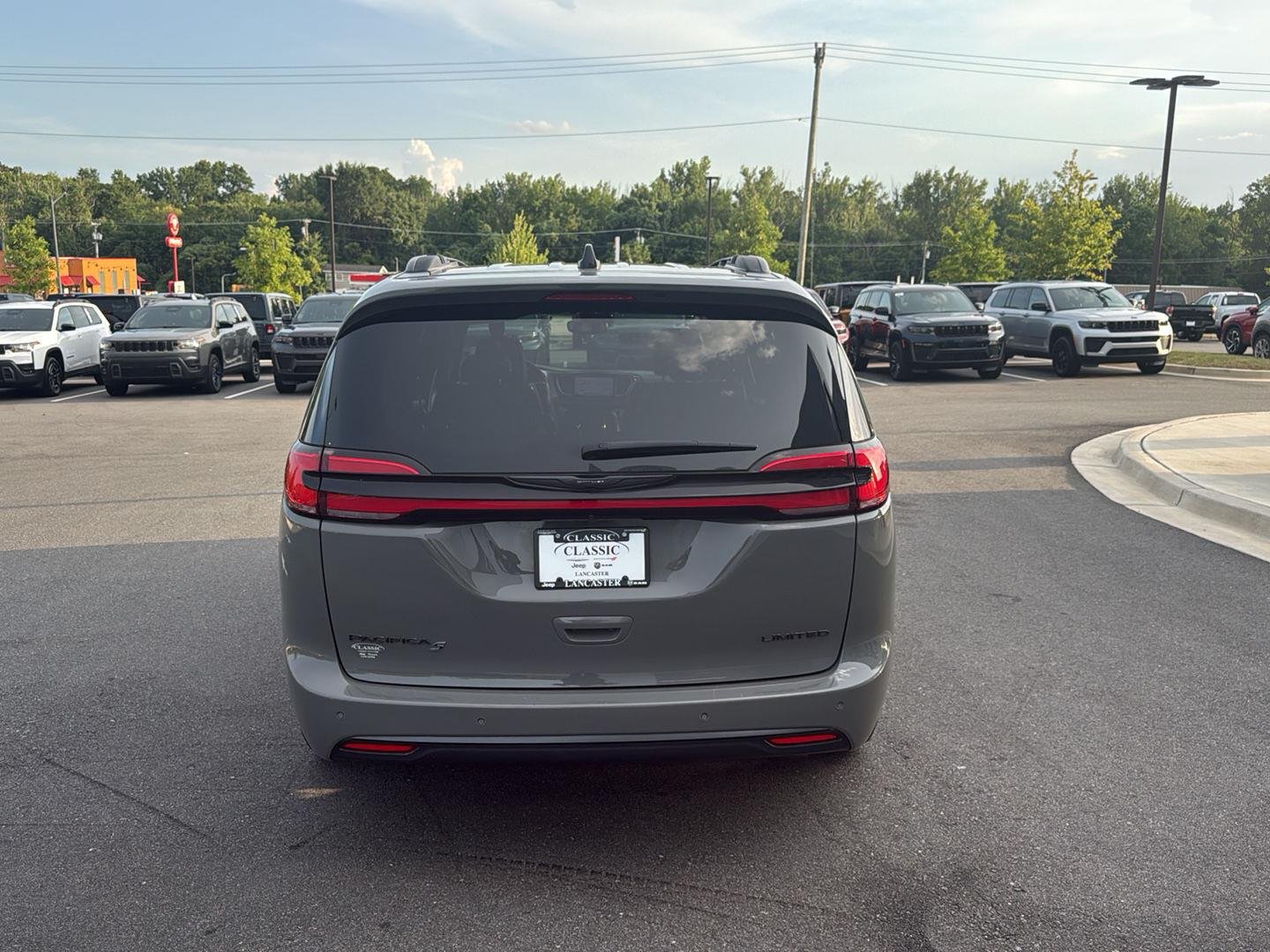Used 2025 Ceramic Gray Clearcoat Chrysler Limited image 6