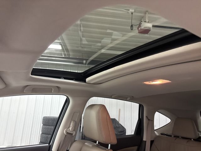 Used 2014 White Honda EX-L image 25