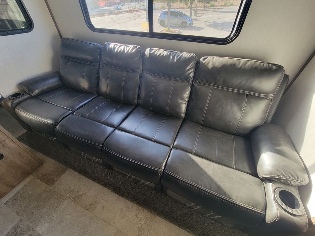Used 2022  Rogue Toy Hauler image 34