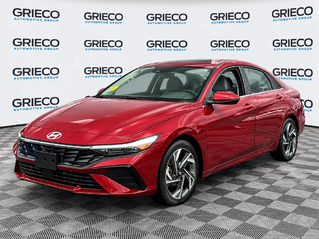 Used 2025 Red Hyundai SEL Convenience image 3