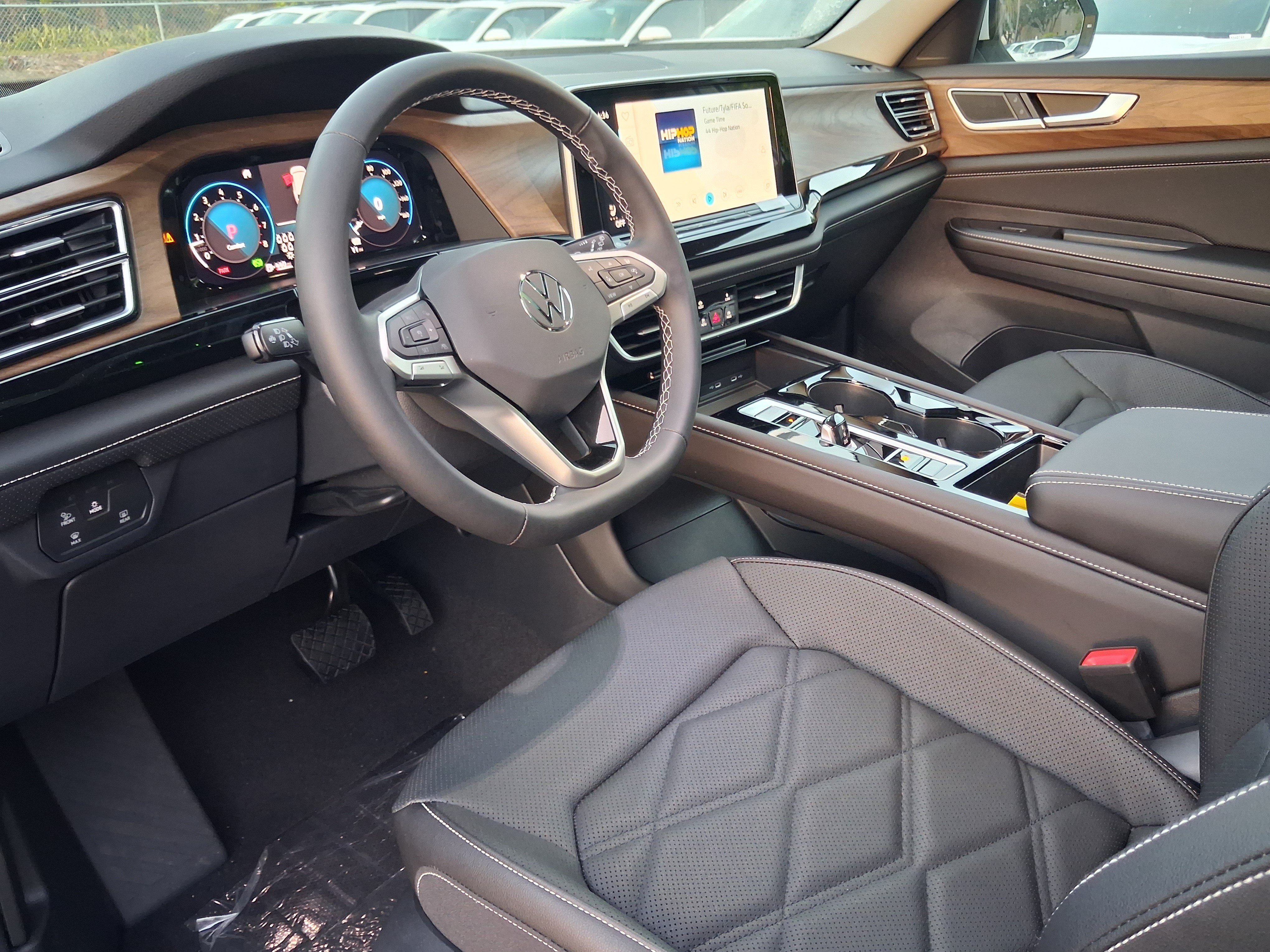 New 2026 White/off-white Volkswagen 2.0T SE w/Technology image 7