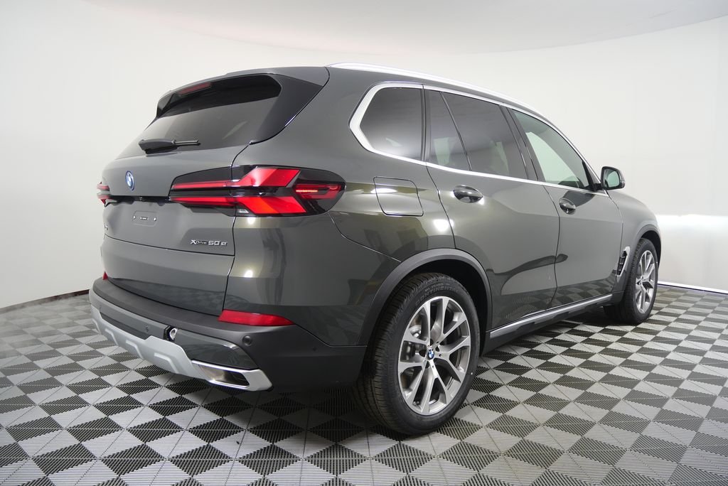 Used 2026 Dravit Grey Metallic BMW xDrive50e image 6