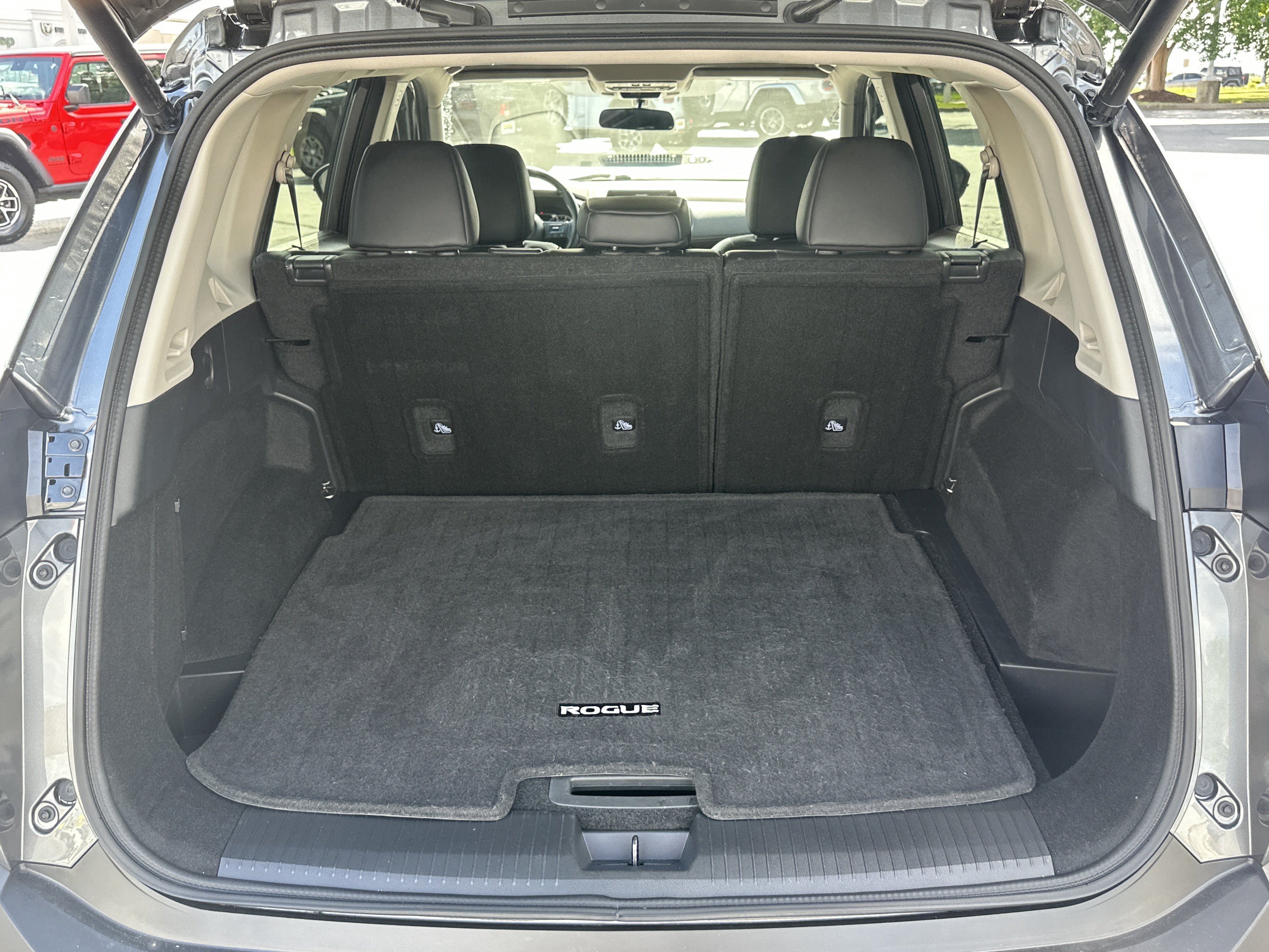 Used 2021 Gun Metallic Nissan SV image 18
