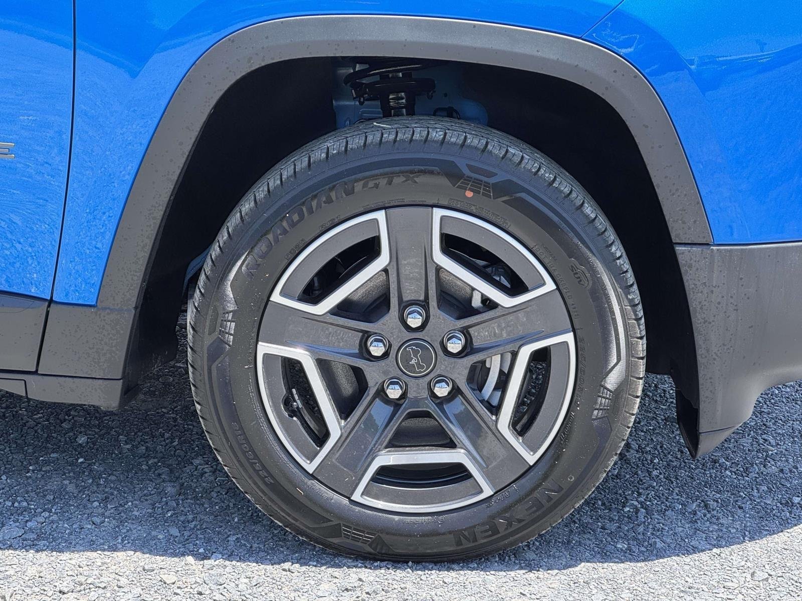 New 2026 Hydro Blue Pearl-Coat Exterior Paint Jeep Limited image 26