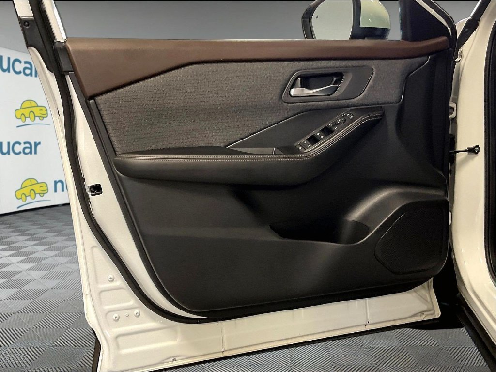 Used 2023 White Nissan SV image 9