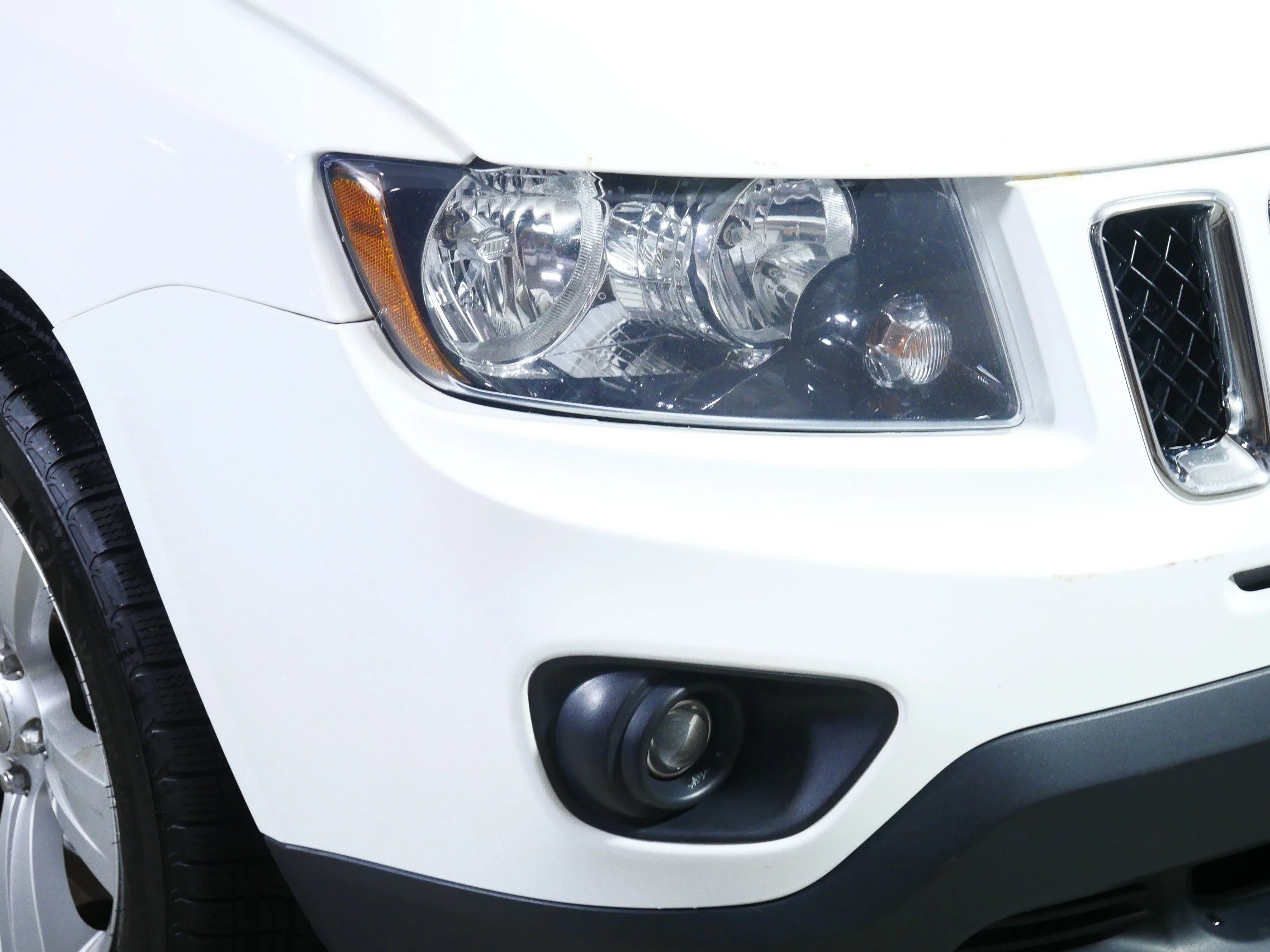 Used 2017 Bright White Clearcoat Jeep Sport image 16
