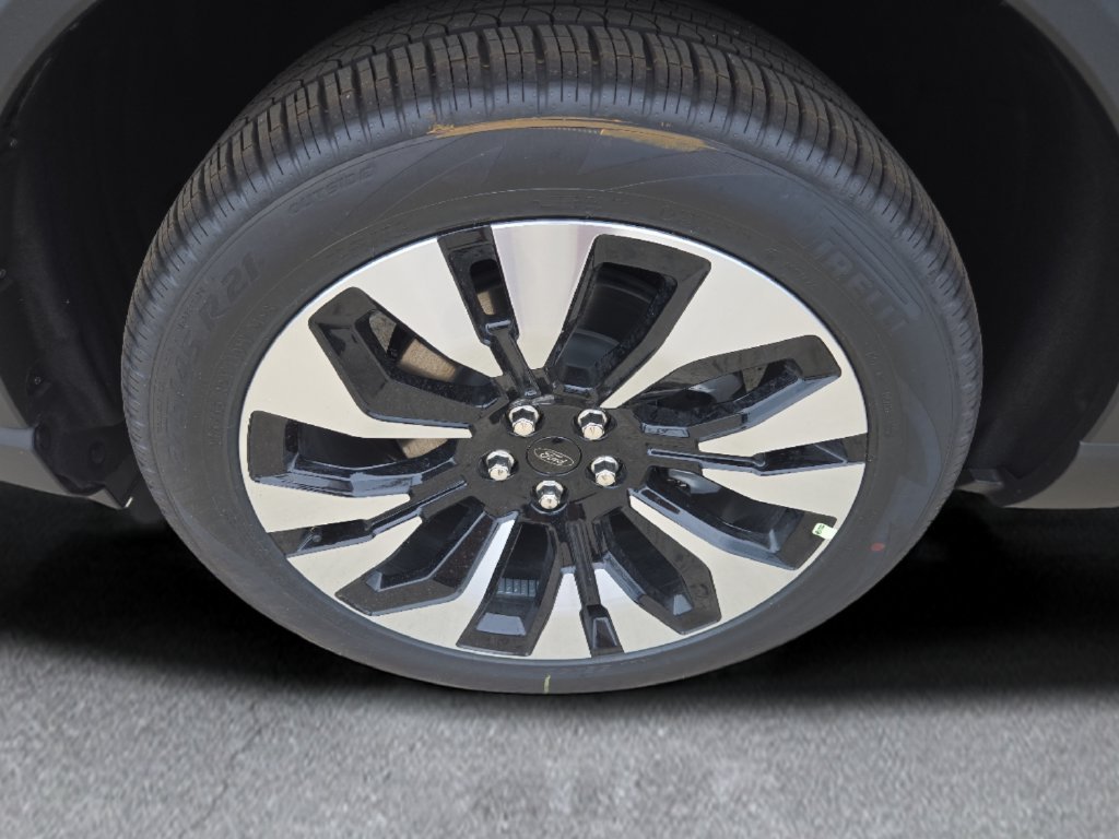 New 2027 Agate Black Metallic Ford Platinum™ image 28