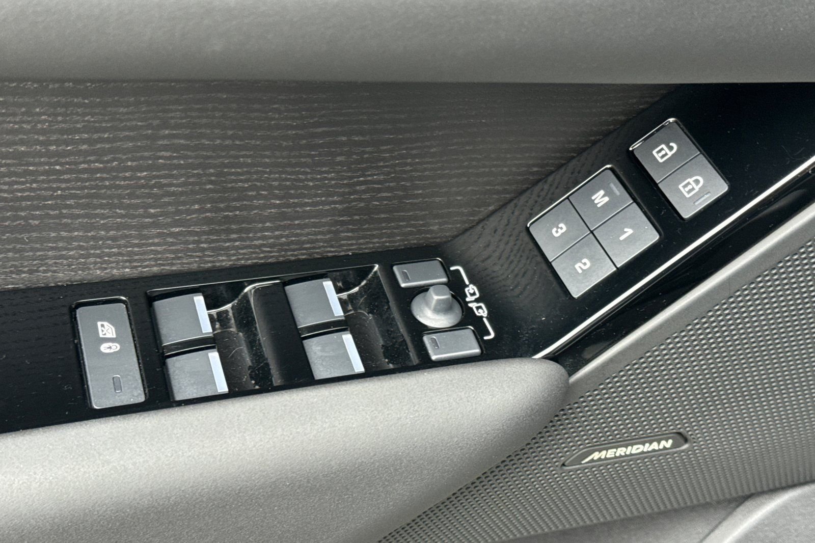 Certified Used 2026 White Land Rover Dynamic SE image 11
