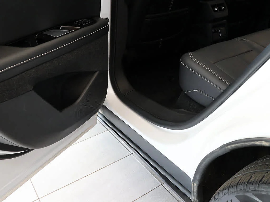 Used 2025 Crystal White Tricoat Cadillac Luxury 2 image 23