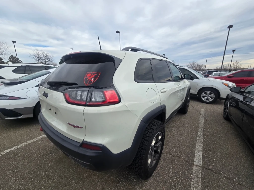 Used 2019 Pearl White Pearlcoat Jeep Trailhawk image 27