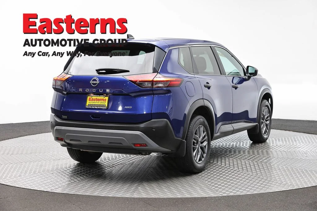 Used 2023 Blue Nissan S image 5