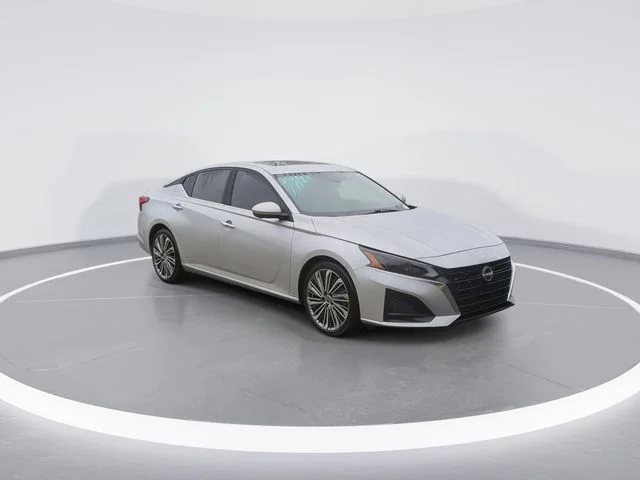 Used 2023 Silver Nissan 2.5 SL image 2