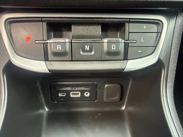 Used 2023 Silver GMC SLT image 21
