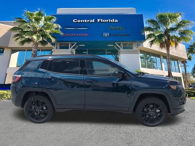 New 2026 Fathom Blue Pearl-Coat Exterior Paint Jeep Latitude image 4