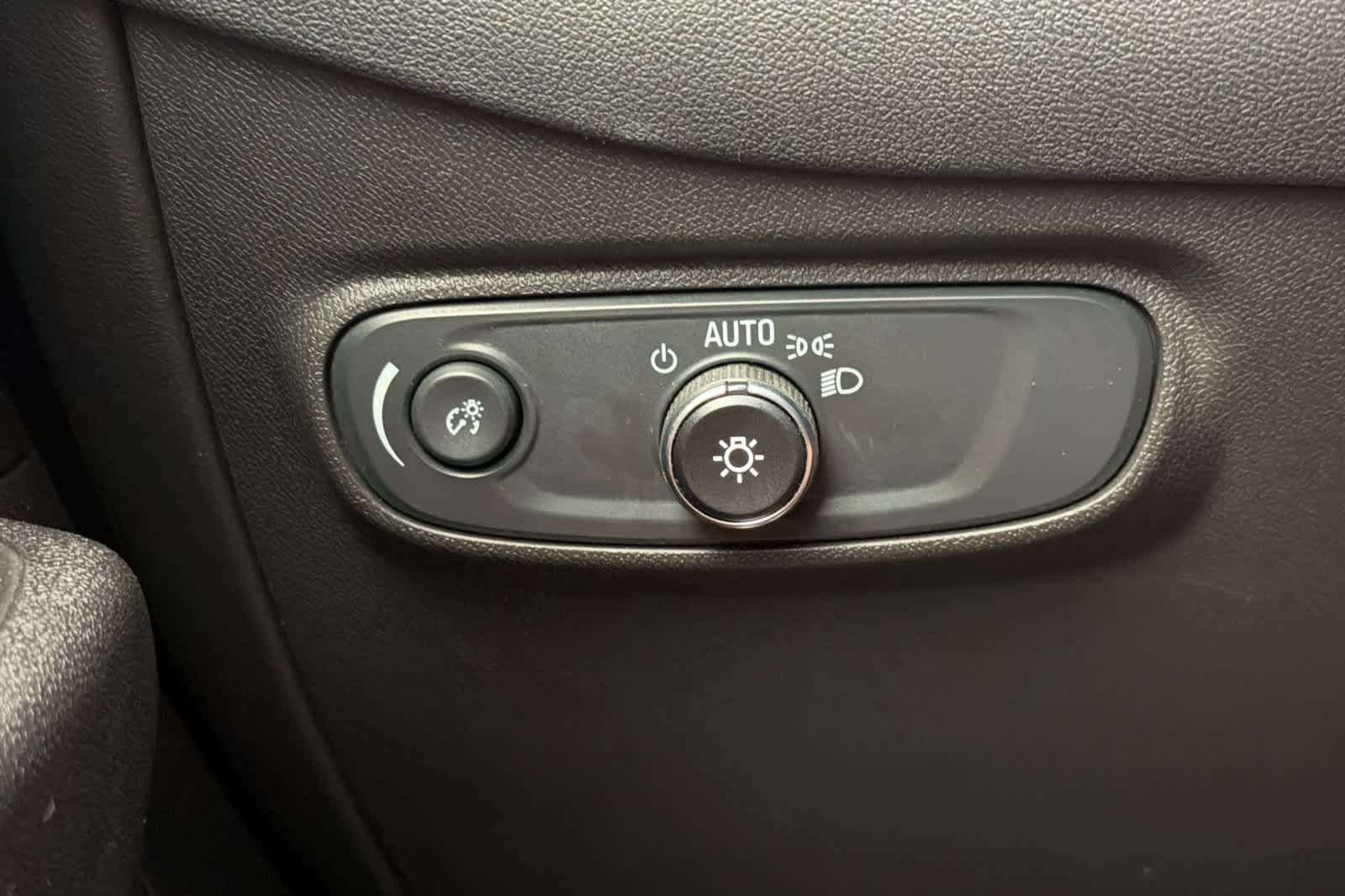 2024 Chevrolet Equinox LT - Photo 30