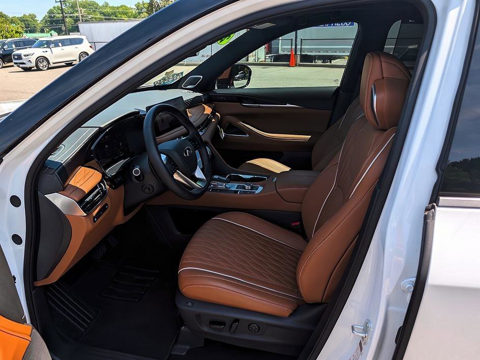 Used 2026 Radiant White/Black Obsidian INFINITI AUTOGRAPH image 8
