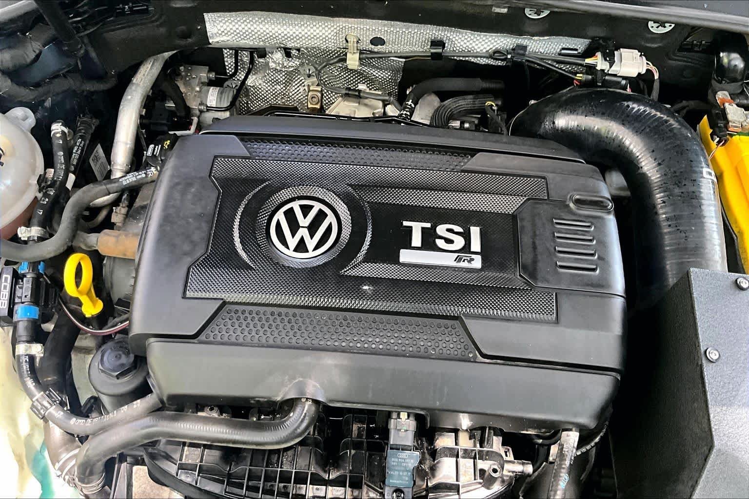 Used 2018 Lapiz Blue Metallic Volkswagen  image 31