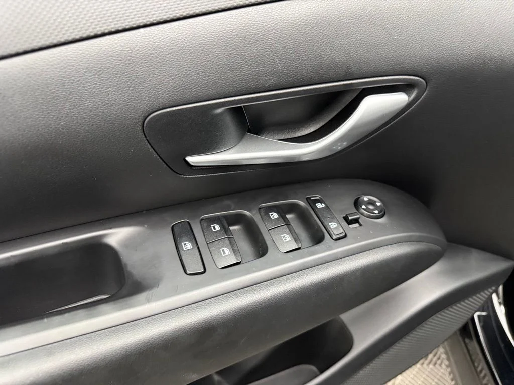 Used 2024 Black Hyundai SEL image 17