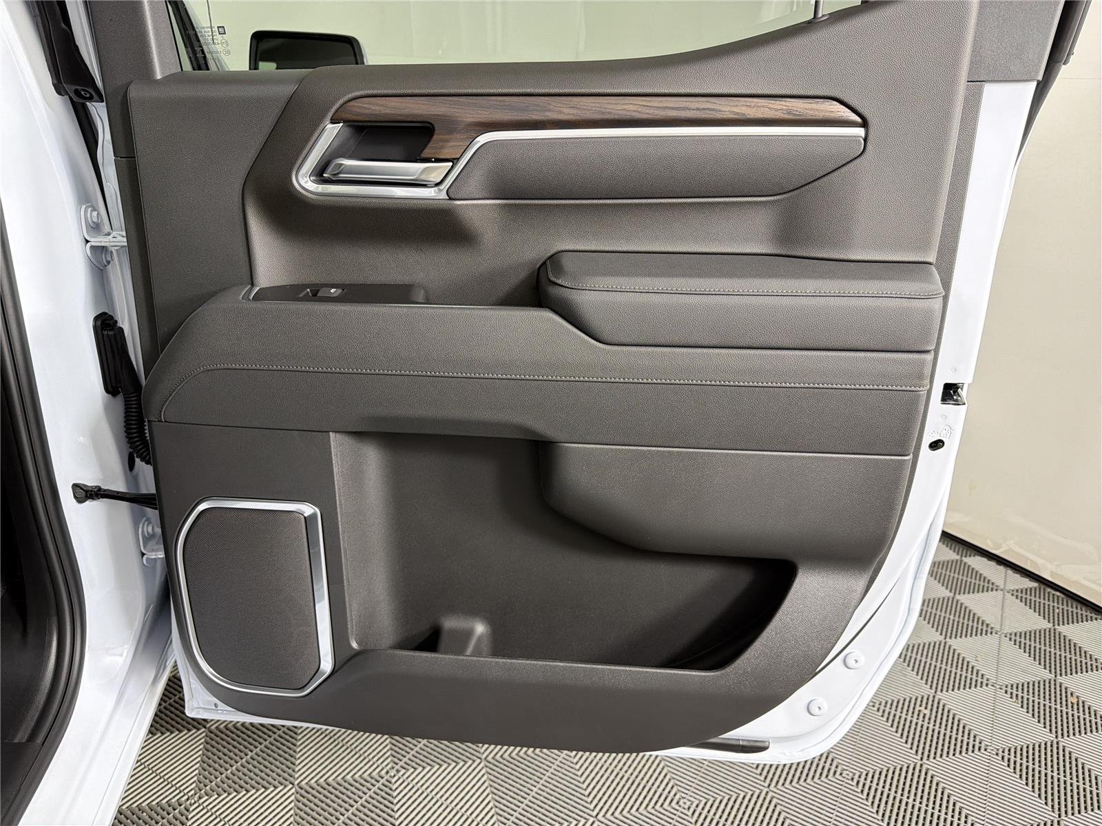 2026 GMC Sierra 1500 SLT - Photo 14