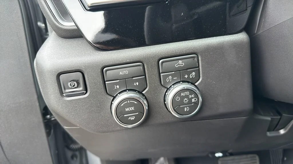 New 2026 Sterling Metallic GMC Elevation image 28