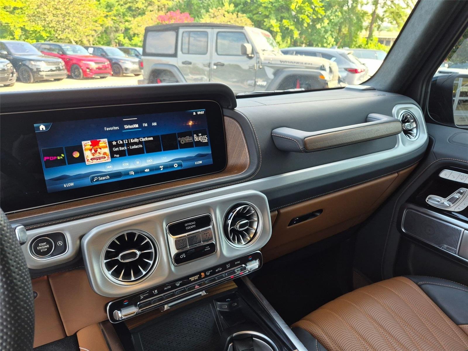 Used 2025  Mercedes-Benz G 550 image 19