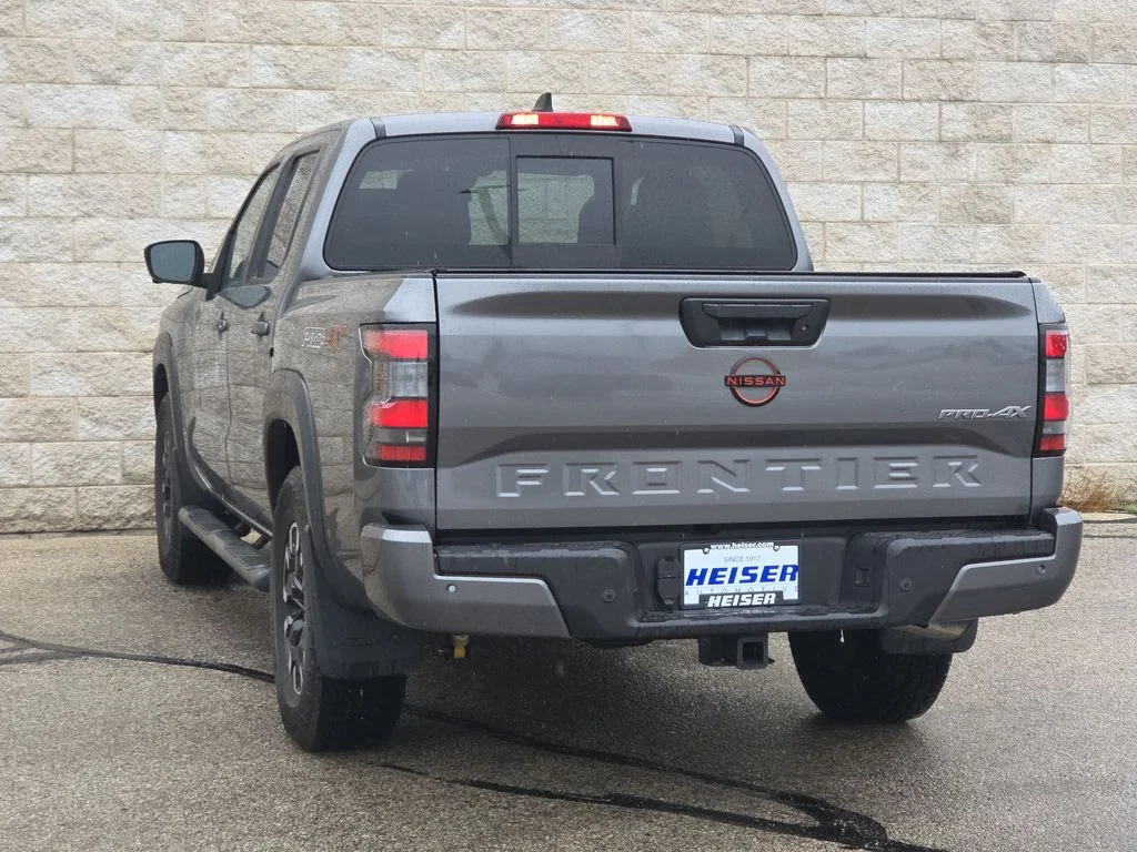 Used 2022  Nissan PRO-4X image 11