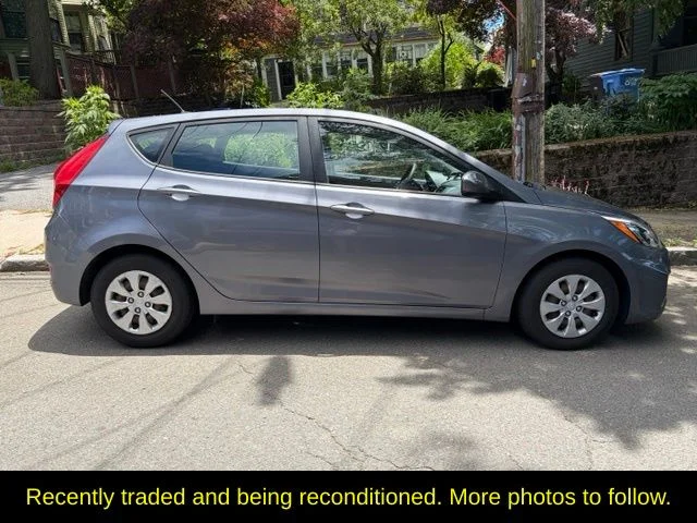 Used 2017 Gray Hyundai SE image 3