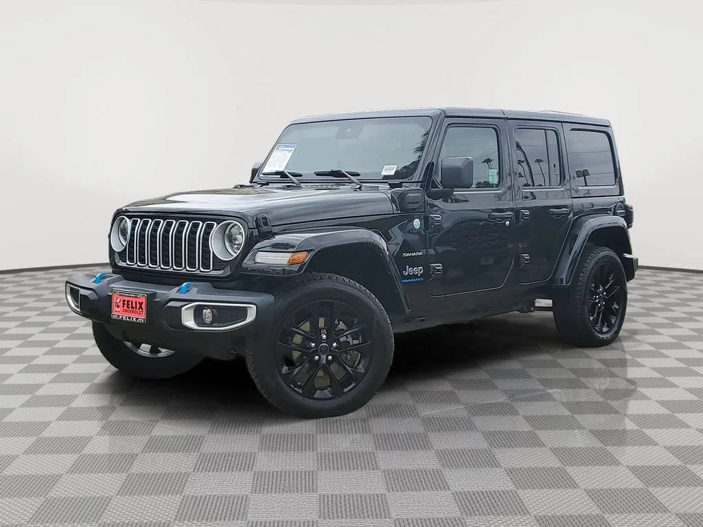 Used 2024  Jeep Sahara image 2