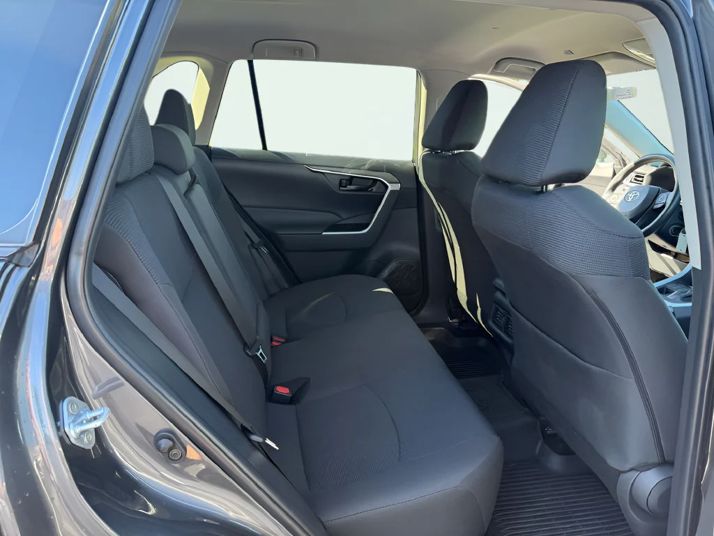 2024 Toyota RAV4 LE - Photo 32