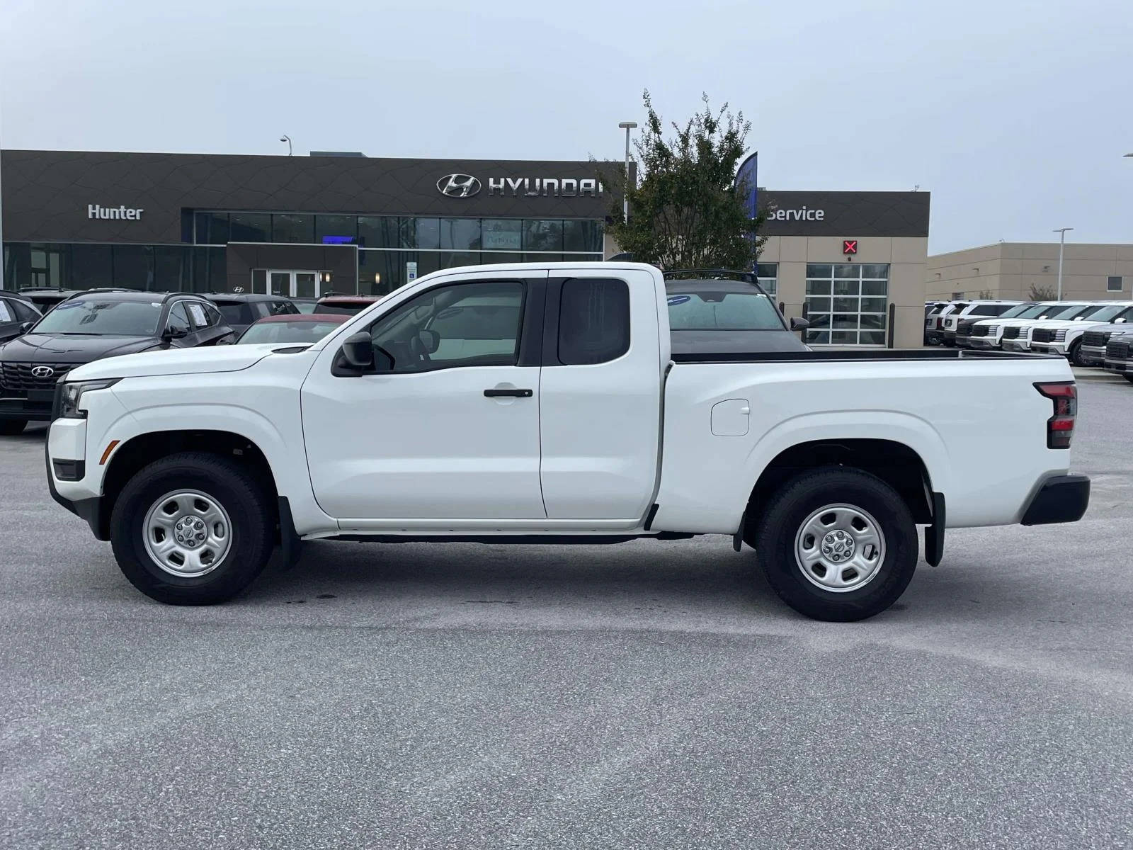 Used 2026 Glacier White Nissan S image 25