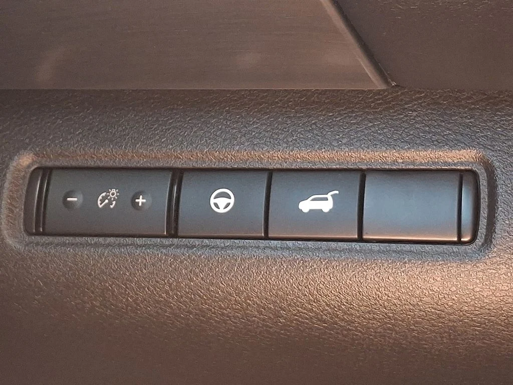 Used 2023 White Nissan SL image 24